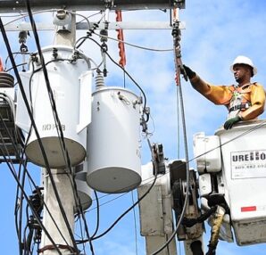 un électricien